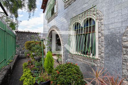 Casa à venda com 400m², 5 quartos e 2 vagasFachada