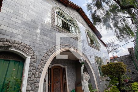 Casa à venda com 400m², 5 quartos e 2 vagasFachada