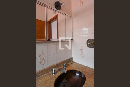 Casa de condomínio à venda com 135m², 3 quartos e 2 vagasBanheiro Social