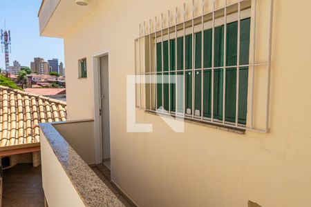 Casa para alugar com 200m², 4 quartos e 4 vagas Casa para alugar com 200m², 4 quartos e 4 vagasEscada
