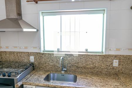 Casa para alugar com 200m², 4 quartos e 4 vagas Casa para alugar com 200m², 4 quartos e 4 vagasCozinha