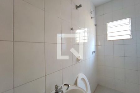 Casa para alugar com 80m², 3 quartos e 2 vagasBanheiro Social