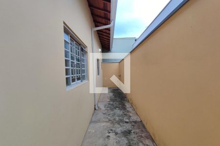 Casa para alugar com 80m², 3 quartos e 2 vagasCorredor - Quintal 