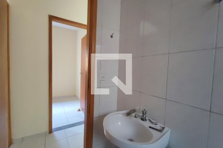 Casa para alugar com 80m², 3 quartos e 2 vagasBanheiro Social