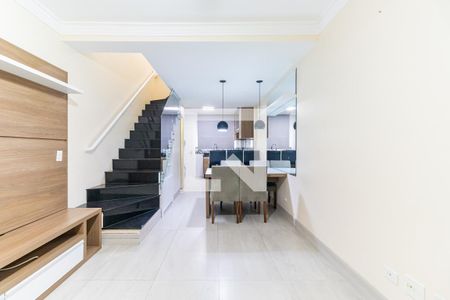 Sala de casa de condomínio para alugar com 2 quartos, 63m² em Vila São Pedro, São Paulo