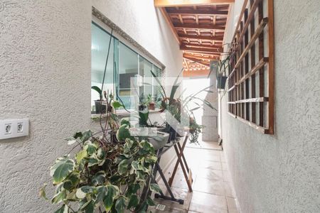 Casa à venda com 152m², 3 quartos e 2 vagasQuintal e Churrasqueira/Corredor de Acesso 