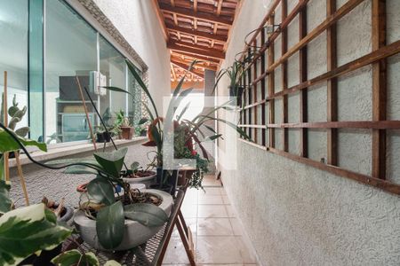 Casa à venda com 152m², 3 quartos e 2 vagasQuintal e Churrasqueira/Corredor de Acesso 