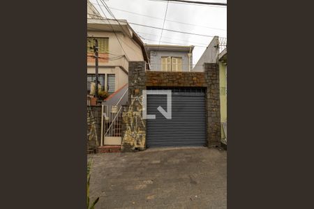 Casa à venda com 220m², 3 quartos e 2 vagas Casa à venda com 220m², 3 quartos e 2 vagasFachada