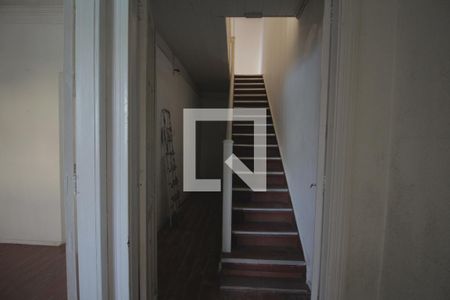 Casa à venda com 184m², 5 quartos e 2 vagasEscada