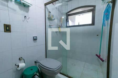 Casa à venda com 330m², 2 quartos e 4 vagas Casa à venda com 330m², 2 quartos e 4 vagasBanheiro da Suíte 2