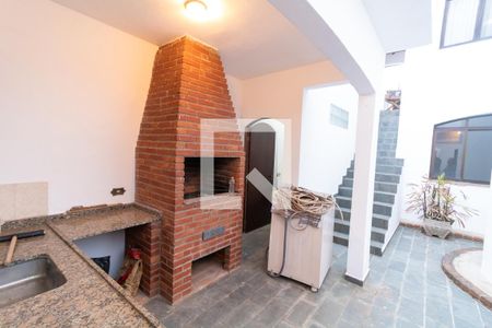 Casa à venda com 330m², 2 quartos e 4 vagas Casa à venda com 330m², 2 quartos e 4 vagasÁrea comum - Churrasqueira