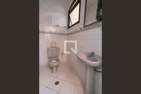 Casa à venda com 330m², 2 quartos e 4 vagas Casa à venda com 330m², 2 quartos e 4 vagasBanheiro de serviço