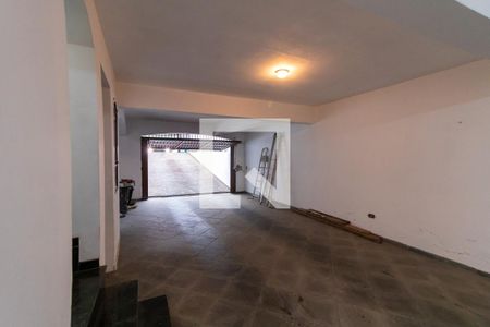 Casa à venda com 330m², 2 quartos e 4 vagas Casa à venda com 330m², 2 quartos e 4 vagasGaragem