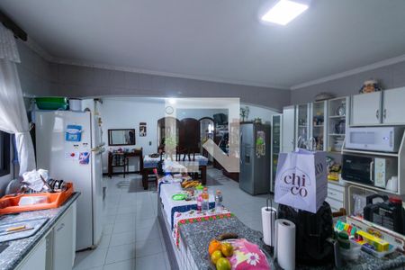 Casa à venda com 330m², 2 quartos e 4 vagas Casa à venda com 330m², 2 quartos e 4 vagasCozinha