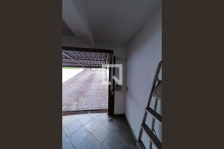 Casa à venda com 330m², 2 quartos e 4 vagas Casa à venda com 330m², 2 quartos e 4 vagasGaragem