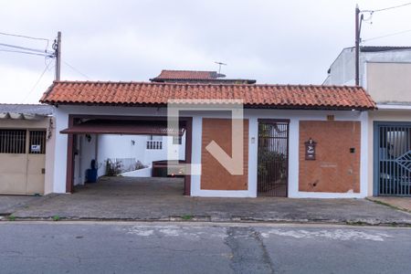 Casa à venda com 330m², 2 quartos e 4 vagas Casa à venda com 330m², 2 quartos e 4 vagasFachada