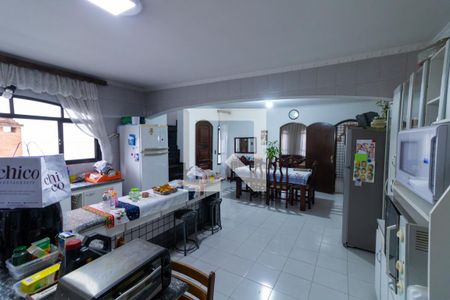 Casa à venda com 330m², 2 quartos e 4 vagas Casa à venda com 330m², 2 quartos e 4 vagasCozinha