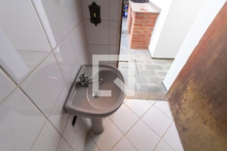 Casa à venda com 330m², 2 quartos e 4 vagas Casa à venda com 330m², 2 quartos e 4 vagasBanheiro de serviço