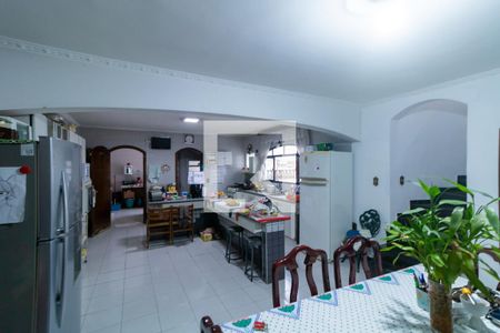 Casa à venda com 330m², 2 quartos e 4 vagas Casa à venda com 330m², 2 quartos e 4 vagasCozinha
