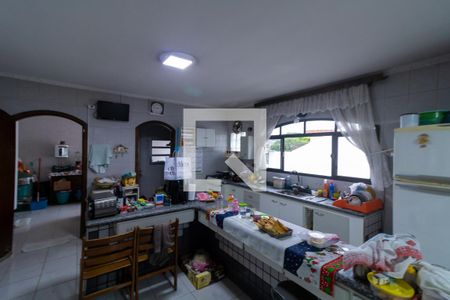 Casa à venda com 330m², 2 quartos e 4 vagas Casa à venda com 330m², 2 quartos e 4 vagasCozinha