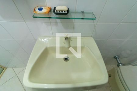 Casa à venda com 330m², 2 quartos e 4 vagas Casa à venda com 330m², 2 quartos e 4 vagasBanheiro da Suíte 1