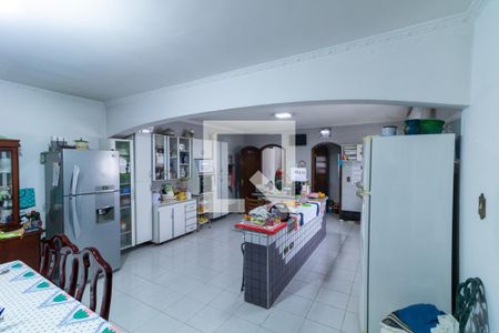 Casa à venda com 330m², 2 quartos e 4 vagas Casa à venda com 330m², 2 quartos e 4 vagasCozinha