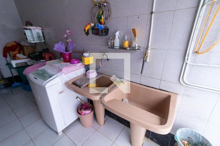 Casa à venda com 330m², 2 quartos e 4 vagas Casa à venda com 330m², 2 quartos e 4 vagasÁrea de Serviço