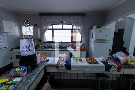 Casa à venda com 330m², 2 quartos e 4 vagas Casa à venda com 330m², 2 quartos e 4 vagasCozinha