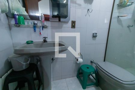 Casa à venda com 330m², 2 quartos e 4 vagas Casa à venda com 330m², 2 quartos e 4 vagasBanheiro da Suíte 2