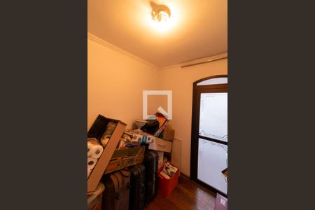 Casa à venda com 330m², 2 quartos e 4 vagas Casa à venda com 330m², 2 quartos e 4 vagasCloset