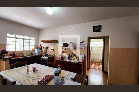 Casa à venda com 237m², 3 quartos e 3 vagas Casa à venda com 237m², 3 quartos e 3 vagasCozinha