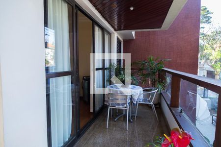 Apartamento à venda com 175m², 4 quartos e 3 vagasVaranda