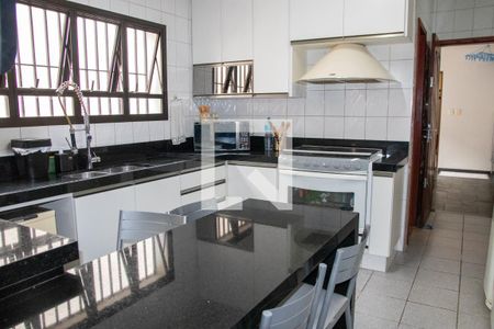 Casa à venda com 211m², 3 quartos e 2 vagasCozinha