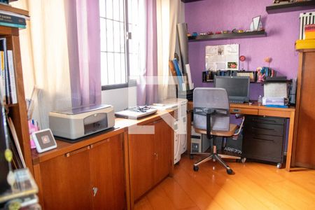 Casa à venda com 211m², 3 quartos e 2 vagasEscritório