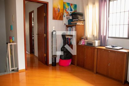 Casa à venda com 211m², 3 quartos e 2 vagasEscritório