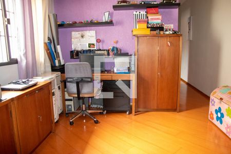 Casa à venda com 211m², 3 quartos e 2 vagasEscritório