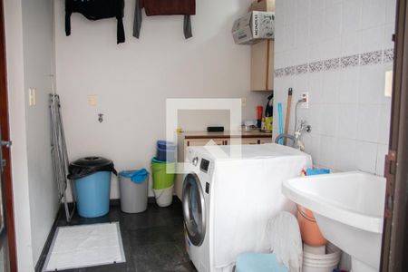 Casa à venda com 211m², 3 quartos e 2 vagasÁrea de Serviço