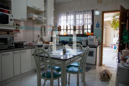 Casa à venda com 180m², 3 quartos e 2 vagasCozinha