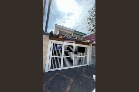 Casa à venda com 180m², 3 quartos e 2 vagasFachada