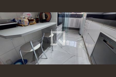 Apartamento à venda com 120m², 4 quartos e 2 vagasCozinha