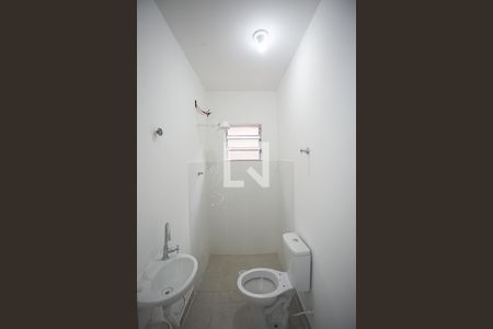 Banheiro de casa para alugar com 1 quarto, 26m² em Jardim Taboão, São Paulo