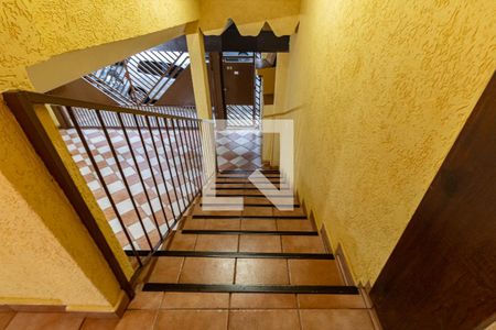 Casa à venda com 240m², 3 quartos e 2 vagasEscada