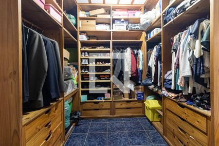 Casa à venda com 240m², 3 quartos e 2 vagasCloset da Suíte 