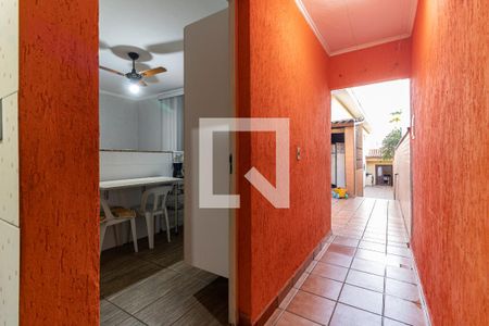 Casa à venda com 240m², 3 quartos e 2 vagasCorredor 