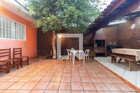 Casa à venda com 240m², 3 quartos e 2 vagasQuintal