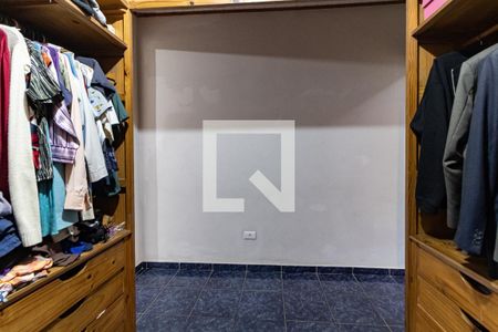 Casa à venda com 240m², 3 quartos e 2 vagasCloset da Suíte 