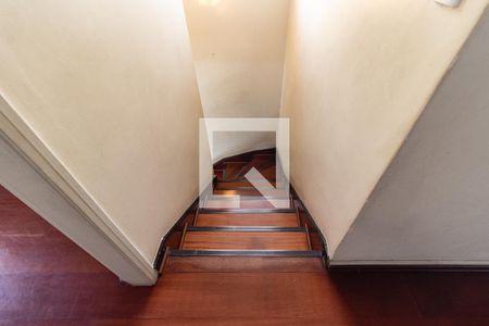 Casa à venda com 240m², 3 quartos e 2 vagasEscada