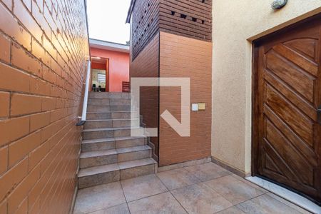 Casa à venda com 240m², 3 quartos e 2 vagasEscada