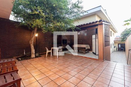 Casa à venda com 240m², 3 quartos e 2 vagasQuintal