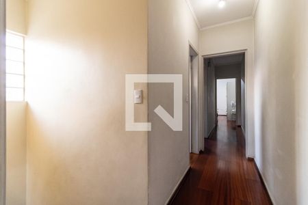 Casa à venda com 240m², 3 quartos e 2 vagasCorredor